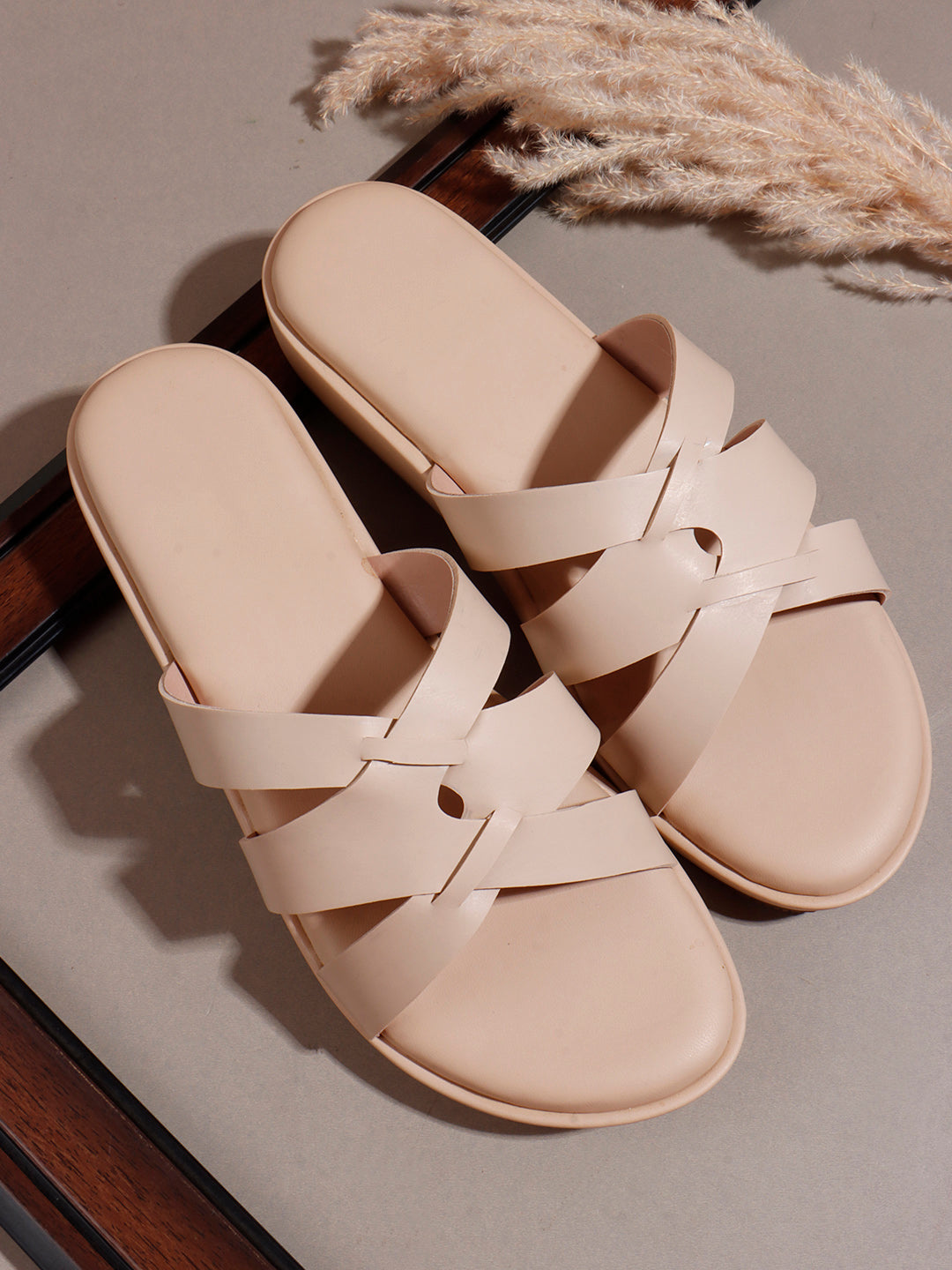 ZIG Cream Flats