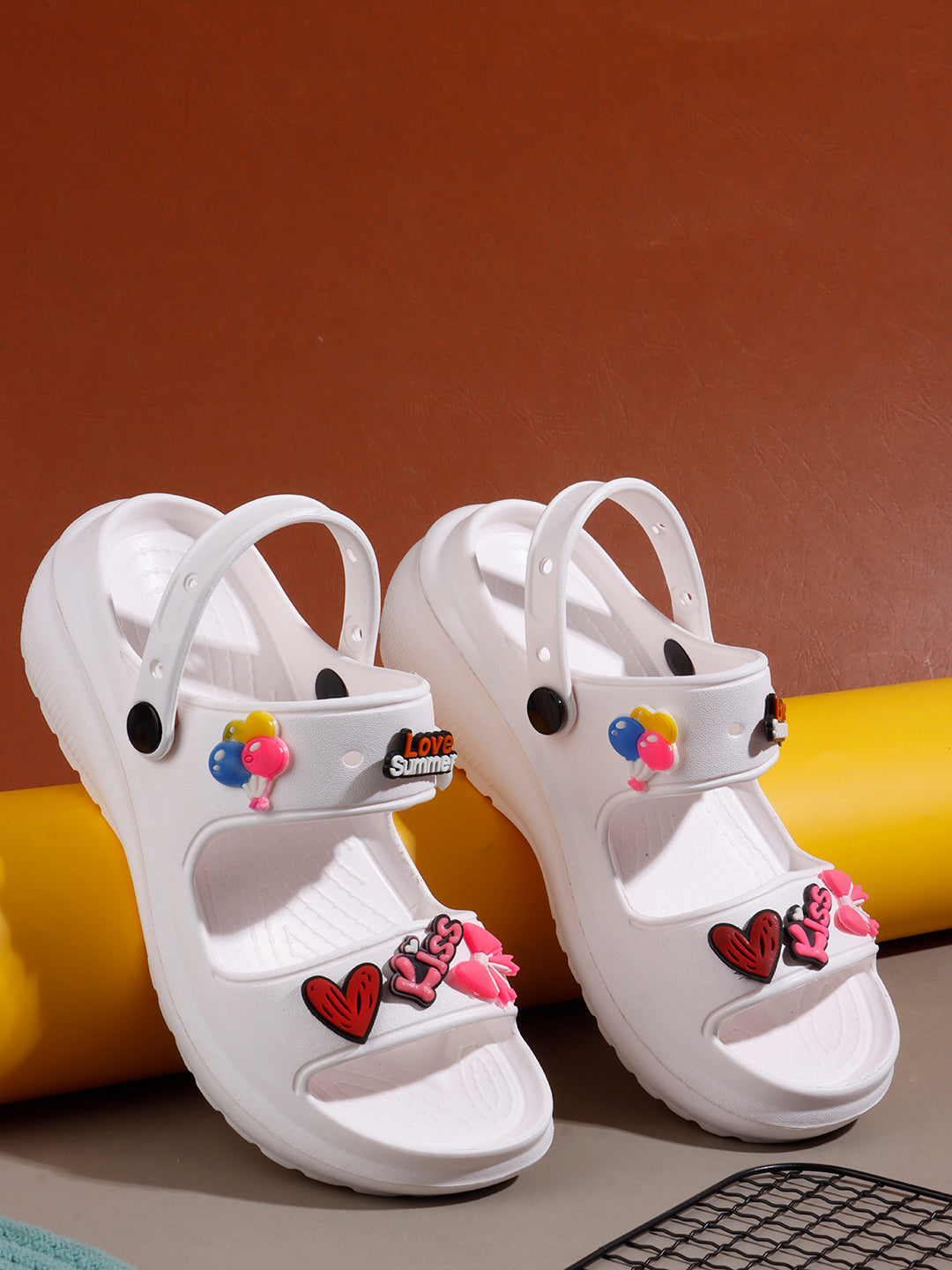 KIA Clogs White